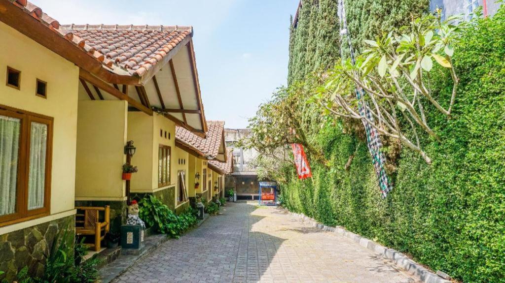 OYO 1488 Hotel Cemara Asri Lembang Exterior foto