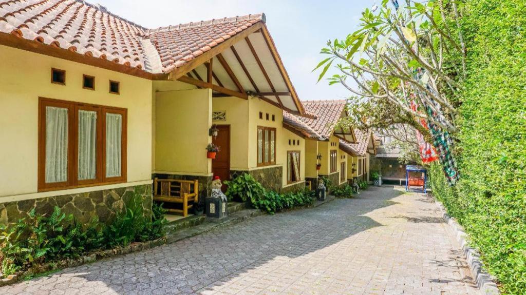 OYO 1488 Hotel Cemara Asri Lembang Exterior foto